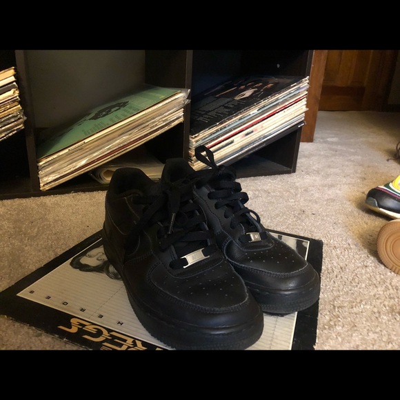 Nike Black Women's Sneakers - Picture 2 of 5